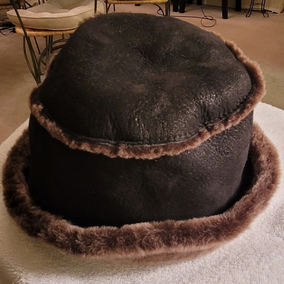 Saks fur sherling hat size large - Picture 2 of 5